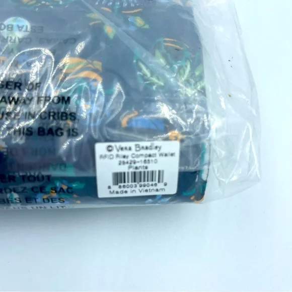 Vera Bradley RFID Riley Compact Wallet in Recycled Cotton Plants NWT - Picture 9 of 10